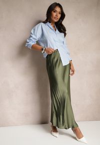 Renee - Zielona Rozkloszowana Spódnica Satynowa z Wiskozy Rihaniel. Okazja: na co dzień. Kolor: zielony. Materiał: satyna, wiskoza. Styl: klasyczny, elegancki, casual #5