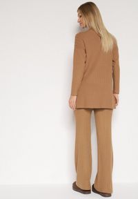 Born2be - Brązowy Prążkowany Komplet Dzianinowy z Bawełną Sweter z Półgolfem i Spodnie Elweda. Kolor: brązowy. Materiał: prążkowany, bawełna, dzianina #7