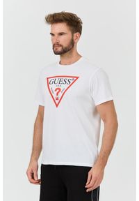 Guess - GUESS Biały t-shirt z dużym logo Clsc Tri Logo. Kolor: biały