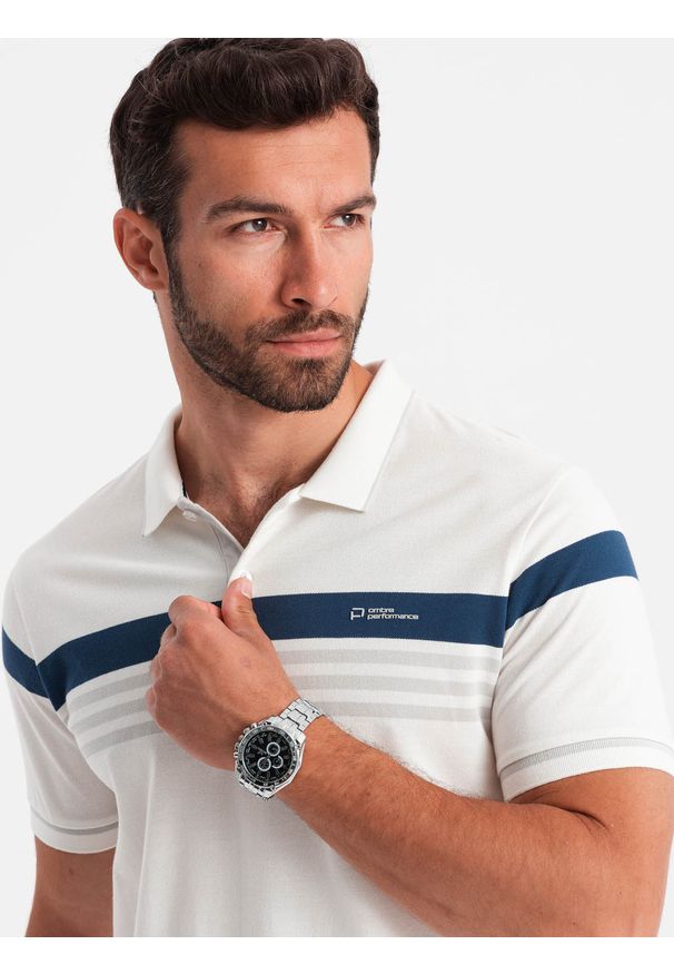 Ombre Clothing - Dopasowana koszulka męska polo z dwukolorowymi pasami – biała V4. Okazja: na co dzień. Typ kołnierza: polo. Kolor: biały. Materiał: materiał, dzianina, skóra, bawełna. Wzór: paski, aplikacja. Styl: casual, klasyczny, sportowy