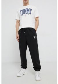 Tommy Jeans Spodnie męskie kolor czarny z aplikacją. Kolor: czarny. Materiał: dzianina. Wzór: aplikacja