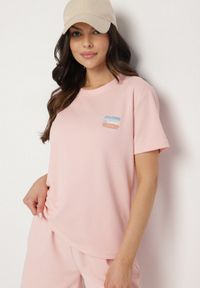 Born2be - Różowy T-shirt z Małym Nadrukiem Tenalera. Okazja: na co dzień. Kolor: różowy. Wzór: nadruk. Styl: klasyczny, elegancki, casual