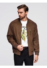 Ombre Clothing - Kurtka bomberka męska z imitacji zamszu - brązowa V1 - Rozmiar: M. Okazja: na co dzień. Kolor: brązowy. Materiał: zamsz. Wzór: aplikacja. Styl: casual, wizytowy