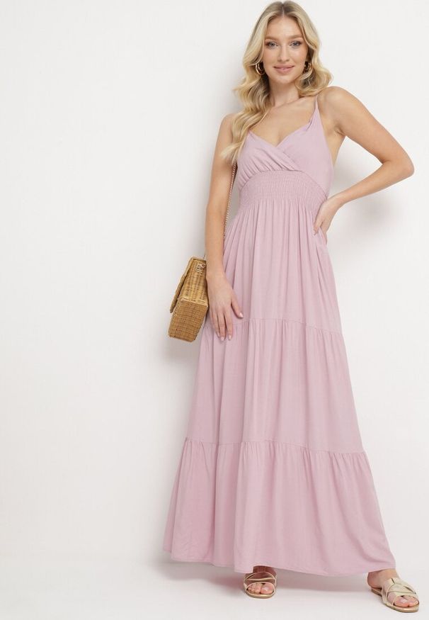 Born2be - Różowa Sukienka Rozkloszowana na Regulowanych Ramiączkach z Bawełny Aletise. Okazja: na spacer, na co dzień. Typ kołnierza: dekolt w kształcie V. Kolor: różowy. Materiał: bawełna. Długość rękawa: na ramiączkach. Styl: casual, elegancki