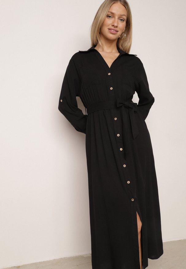 Born2be - Czarna Bawełniana Sukienka Koszulowa z Paskiem i Regulowanymi Rękawami Sadevia. Okazja: do pracy, na co dzień, na spotkanie biznesowe, na spacer. Kolor: czarny. Materiał: bawełna. Typ sukienki: koszulowe. Styl: elegancki, biznesowy, klasyczny, casual. Długość: midi