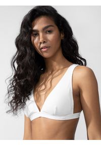 4f - Góra od bikini z materiałów z recyklingu damska. Kolor: biały. Materiał: materiał #1