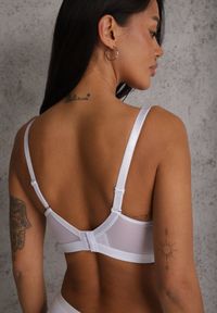 Renee - Biały Biustonosz z Metaliczną Aplikacją i Perforacją Dredefia. Kolor: biały. Materiał: jeans. Wzór: aplikacja #6