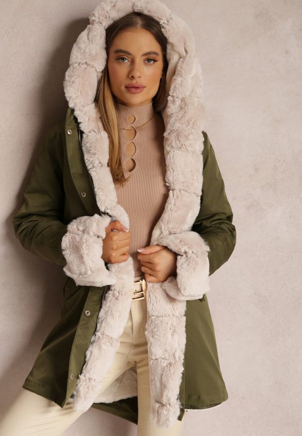 Renee - Ciemnozielona Kurtka Parka z Futerkiem Teyo. Kolor: zielony. Materiał: futro. Sezon: zima, jesień