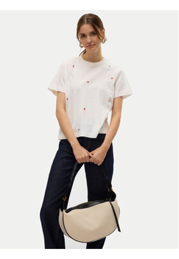 Vero Moda T-Shirt Solvei 10325318 Biały Regular Fit. Kolor: biały. Materiał: bawełna