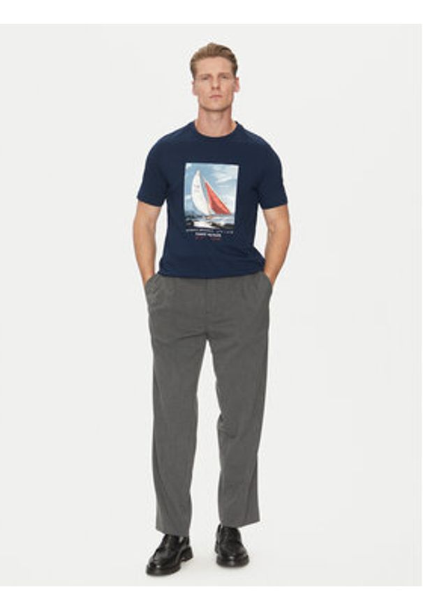 TOMMY HILFIGER - Tommy Hilfiger T-Shirt Color Photo Print MW0MW38615 Granatowy Regular Fit. Kolor: niebieski. Materiał: bawełna. Wzór: nadruk