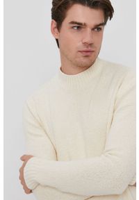 Drykorn Sweter Zayn męski kolor kremowy ciepły. Okazja: na co dzień. Kolor: beżowy. Materiał: dzianina, bawełna. Długość rękawa: długi rękaw. Długość: długie. Styl: casual
