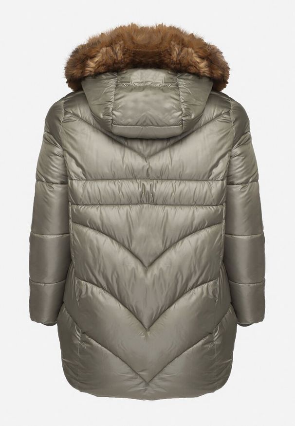 Born2be - Zielona Kurtka z Eleganckim Pikowaniem z Kapturem z Futerkiem Zemiella. Okazja: na co dzień, na spacer. Typ kołnierza: kaptur. Kolekcja: plus size. Kolor: zielony. Materiał: futro. Długość rękawa: długi rękaw. Długość: długie. Styl: elegancki