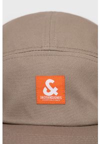 Jack & Jones czapka bawełniana kolor beżowy z aplikacją. Kolor: beżowy. Materiał: bawełna. Wzór: aplikacja