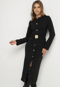 Born2be - Czarna Elegancka Sukienka z Ozdobnymi Guzikami i Paskiem z Klamrą Esmilea. Okazja: na co dzień, do pracy, na spotkanie biznesowe. Kolor: czarny. Długość rękawa: długi rękaw. Typ sukienki: proste. Styl: elegancki #7