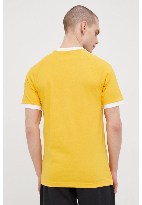 adidas Originals t-shirt bawełniany Adicolor kolor żółty z aplikacją. Kolor: żółty. Materiał: bawełna. Wzór: aplikacja
