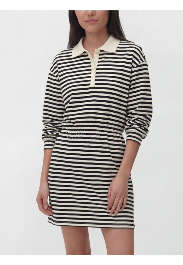Reserved - Sukienka polo w paski - wielobarwny. Typ kołnierza: polo. Materiał: dzianina, bawełna. Wzór: paski