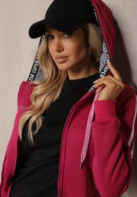 Renee - Różowa Długa Bluza z Kapturem Linithra. Okazja: na co dzień. Typ kołnierza: kaptur. Kolor: różowy. Materiał: materiał. Długość: długie. Styl: sportowy, casual