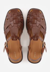 Renee - Brązowe Sandały VICES z Przeplatanymi Paseczkami i Klamerką Metiphia. Okazja: na co dzień. Zapięcie: pasek. Kolor: brązowy. Wzór: nadruk. Sezon: lato. Styl: casual, elegancki #7