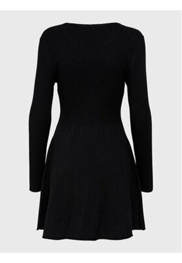only - ONLY Sukienka dzianinowa Alma 15185761 Czarny Regular Fit. Kolor: czarny. Materiał: wiskoza