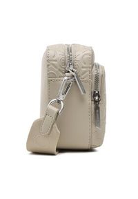 Calvin Klein Torebka Ck Must Camera Bag W/Pckt Emb Mn K60K611008 Beżowy. Kolor: beżowy. Materiał: skórzane #4