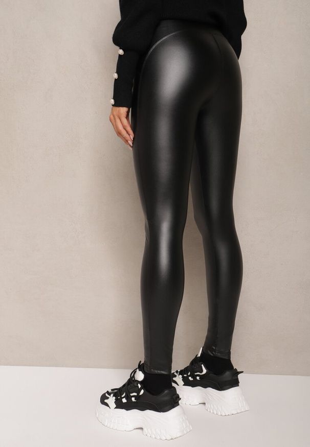 Renee - Czarne Legginsy z Imitacji Skóry High Waist z Polarem Labrinne. Stan: podwyższony. Kolor: czarny. Materiał: polar, skóra. Sezon: zima