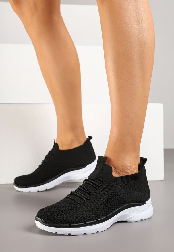 Renee - Czarne Wsuwane Buty Sportowe Sneakersy z Imitacją Sznurówek Tatanoris. Okazja: na co dzień. Zapięcie: bez zapięcia. Kolor: czarny. Materiał: jeans. Obcas: na obcasie. Wysokość obcasa: niski