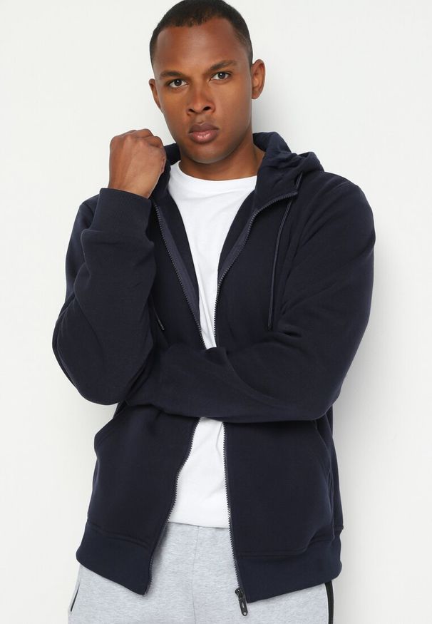 Born2be - Granatowa Bluza z Kapturem i Suwakiem Azadah. Okazja: na co dzień. Typ kołnierza: kaptur. Kolekcja: plus size. Kolor: niebieski. Materiał: polar, jeans, dresówka. Długość rękawa: długi rękaw. Długość: długie. Styl: sportowy, klasyczny, casual