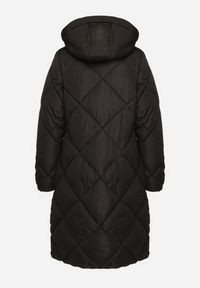 Born2be - Czarna Kurtka z Kapturem i Kieszeniami w Kraciaste Pikowane Przeszycia Ettaline. Okazja: na co dzień. Typ kołnierza: kaptur. Kolor: czarny. Materiał: jeans. Styl: casual, elegancki, sportowy, klasyczny #4