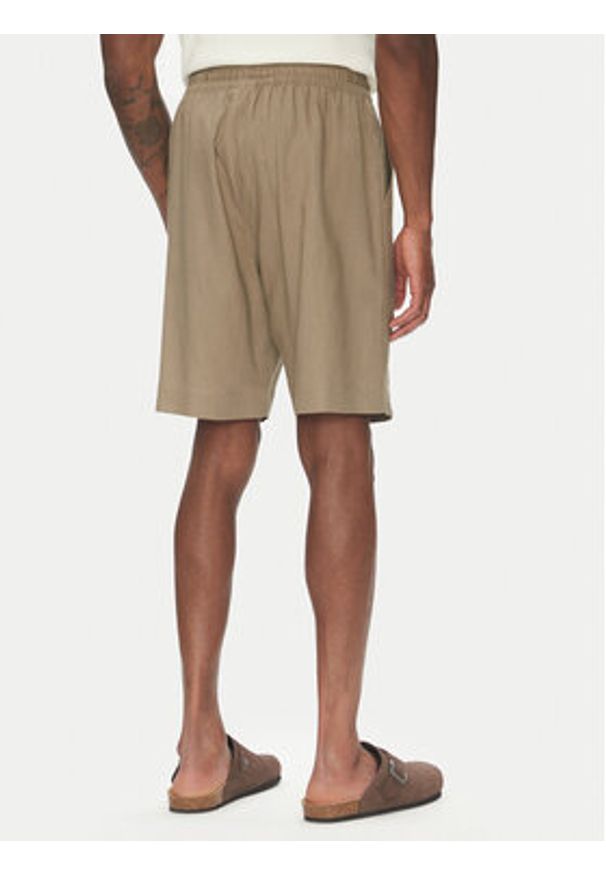 Emporio Armani Szorty materiałowe EM000681 AF12356 U6189 Brązowy Regular Fit. Kolor: brązowy. Materiał: len, wiskoza
