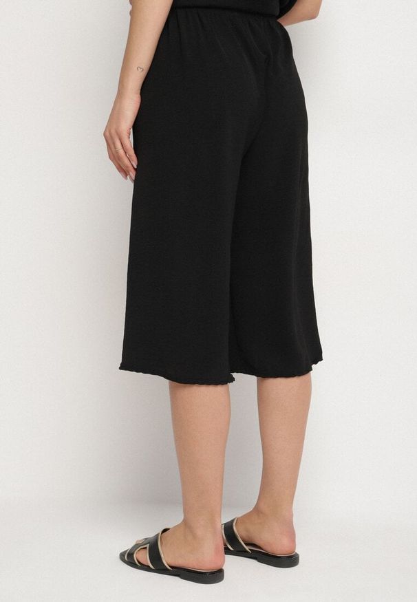 Born2be - Czarne Szerokie Spodnie Typu Kuloty z Bawełną i Wysokim Stanem Talivelle. Okazja: na co dzień. Stan: podwyższony. Kolor: czarny. Materiał: bawełna. Styl: elegancki, casual