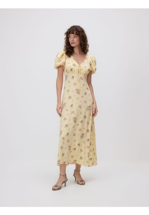 Reserved - Sukienka w kwiaty - jasnożółty. Kolor: żółty. Materiał: tkanina, wiskoza. Wzór: kwiaty. Typ sukienki: proste