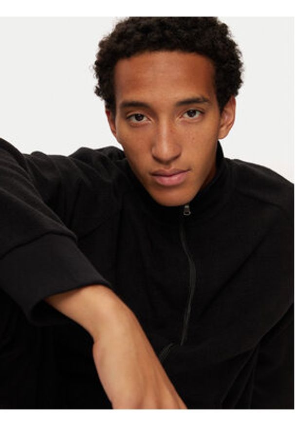 Polo Ralph Lauren Polar 714950620003 Czarny Regular Fit. Typ kołnierza: polo. Kolor: czarny. Materiał: syntetyk