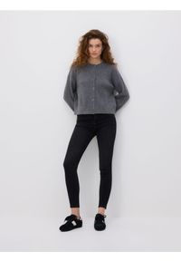 Reserved - Jeansy slim fit z przetarciami - czarny. Kolor: czarny