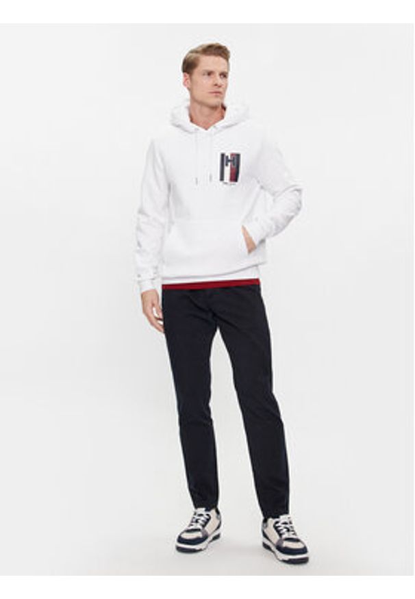 TOMMY HILFIGER - Tommy Hilfiger Chinosy Chelsea MW0MW33918 Granatowy Slim Fit. Kolor: niebieski. Materiał: bawełna