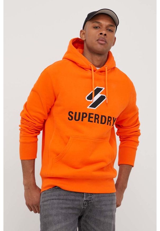 Superdry bluza bawełniana męska kolor pomarańczowy z kapturem z aplikacją. Okazja: na co dzień. Typ kołnierza: kaptur. Kolor: pomarańczowy. Materiał: bawełna. Wzór: aplikacja. Styl: casual