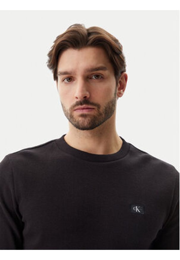 Calvin Klein Jeans Longsleeve J30J327117 Czarny Regular Fit. Kolor: czarny. Materiał: bawełna. Długość rękawa: długi rękaw
