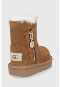 Ugg - UGG Śniegowce zamszowe dziecięce Bailey Zip Short kolor brązowy. Nosek buta: okrągły. Kolor: brązowy. Materiał: zamsz. Szerokość cholewki: normalna #4