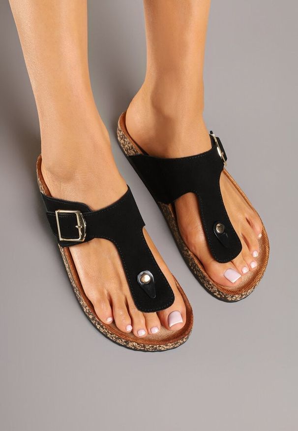 Born2be - Czarne Japonki na Korkowej Podeszwie z Ozdobną Klamrą Finavienna. Okazja: na spacer, na co dzień. Kolor: czarny. Sezon: lato. Styl: elegancki, casual