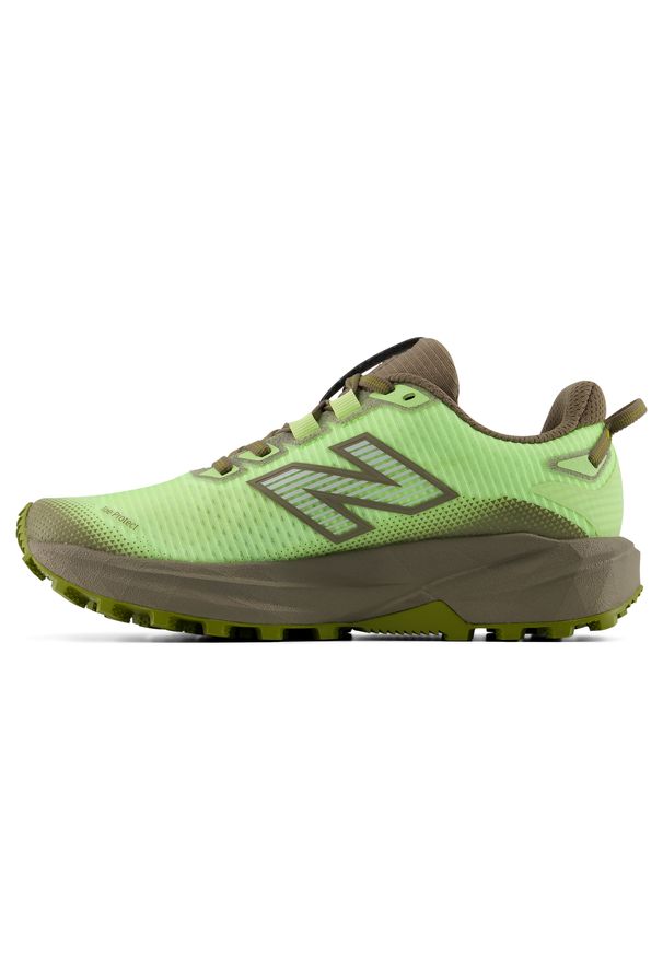 Buty damskie New Balance FuelCell Rebel Trail WRBT6JX – zielone. Kolor: zielony. Materiał: syntetyk, materiał, guma. Szerokość cholewki: normalna. Sport: bieganie, fitness