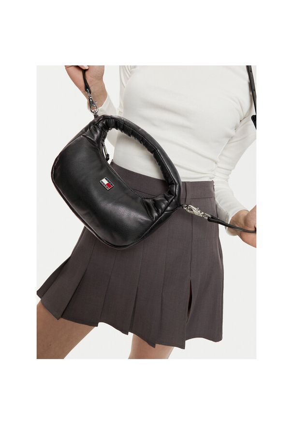 Torebka Tommy Jeans. Kolor: czarny