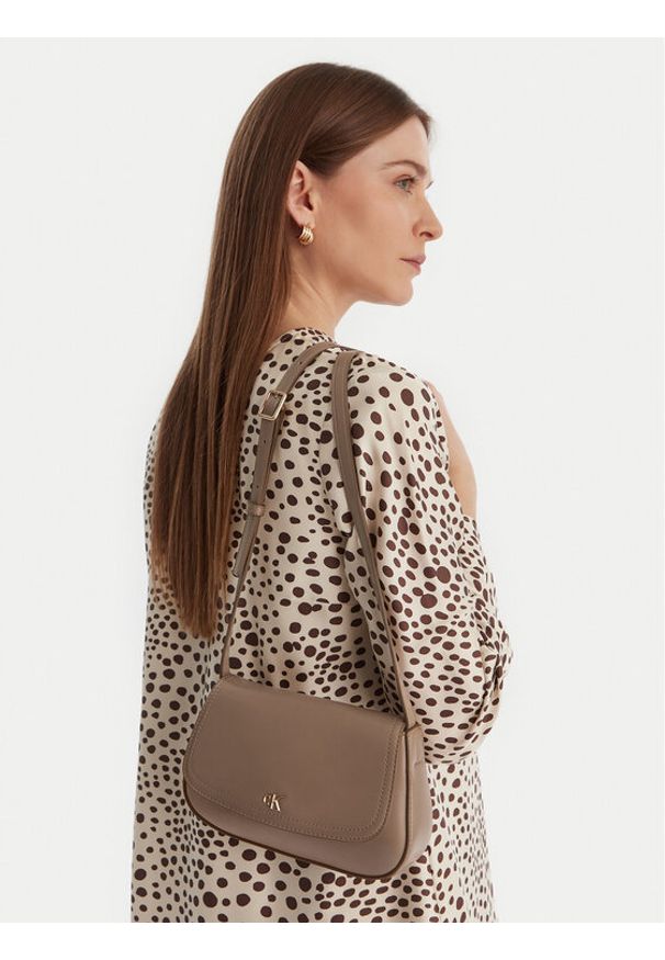 Calvin Klein Torebka Ck Flap Camera Bag LV04F3421G Beżowy. Kolor: beżowy. Materiał: skórzane