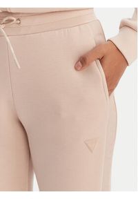 Guess Spodnie dresowe V2YB18 K7UW2 Beżowy Regular Fit. Kolor: beżowy. Materiał: wiskoza #2