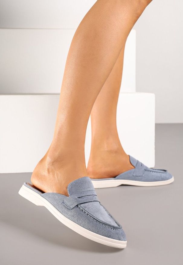 Born2be - Niebieskie Klapki Typu Mule z Przeszyciami Firavone. Okazja: na co dzień. Kolor: niebieski. Materiał: jeans. Sezon: lato. Obcas: na obcasie. Styl: elegancki, casual. Wysokość obcasa: niski