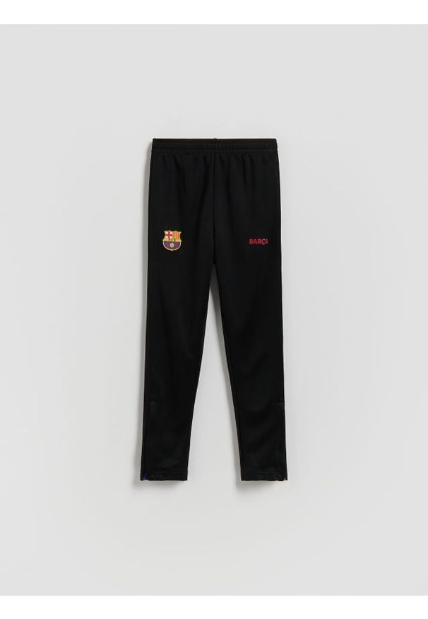 Reserved - Spodnie FC Barcelona - czarny. Kolor: czarny. Materiał: tkanina. Wzór: gładki