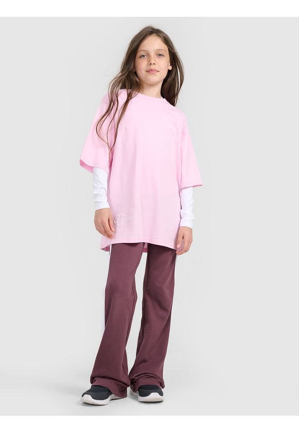 4f - 4F T-shirt oversize z nadrukiem dziewczęcy - różowy 122 (6-7 lat). Okazja: na co dzień. Kolor: różowy. Materiał: jersey, bawełna. Wzór: nadruk. Sezon: lato. Styl: sportowy, klasyczny, casual