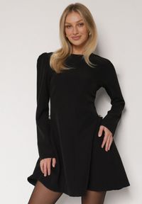 Born2be - Czarna Rozkloszowana Sukienka Ozdobiona Metaliczną Aplikacją Eleslie. Okazja: na randkę, na imprezę. Kolor: czarny. Wzór: aplikacja. Styl: elegancki #4