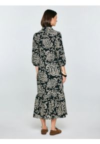 Big-Star - Sukienka damska midi ze wzorem paisley czarna Mazekin 907. Okazja: na co dzień. Kolor: czarny. Wzór: paisley. Typ sukienki: proste. Styl: casual, elegancki, boho, klasyczny. Długość: midi #4