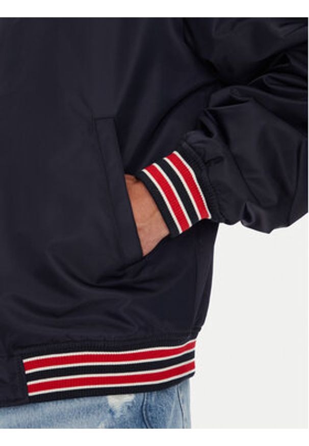 Guess Jeans Kurtka bomber M5YL15 WHAA2 Granatowy Regular Fit. Kolor: niebieski. Materiał: syntetyk