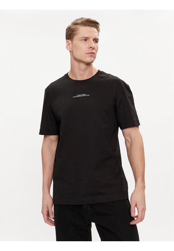 Calvin Klein T-Shirt Linear Back Logo K10K112486 Czarny Regular Fit. Kolor: czarny. Materiał: bawełna