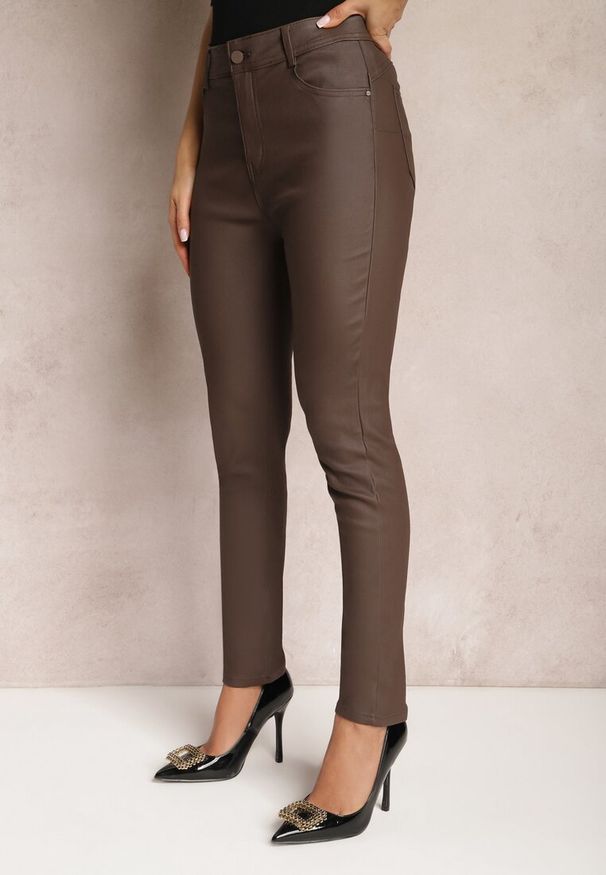 Renee - Ciemnobrązowe Spodnie Skinny Push Up Zilli. Kolekcja: plus size. Kolor: brązowy